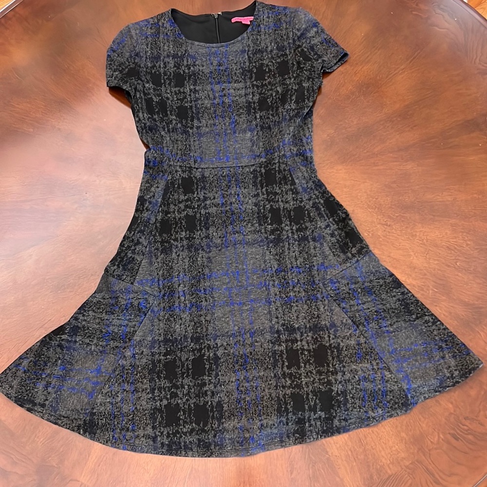 Betsey Johnson short sleeve Gray dress. Size 4